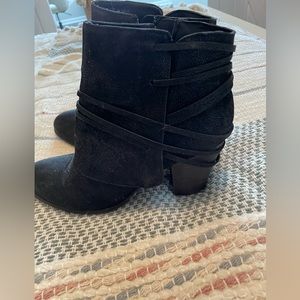 Love this boot. Only worn 2x moved to warm climate